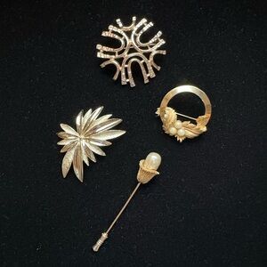 Sarah Coventry Brooch Lot